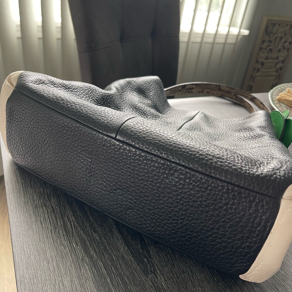 Coach Black and Cream Pebbled Leather Shoulder Bag - Picture 6 of 12